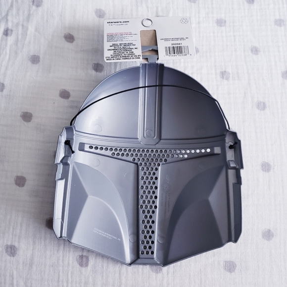 Disney's Star Wars The Mandalorian Child Mask with The Child Stocking. NWT. - Picture 6 of 10